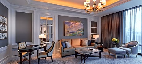 Premier Suite, 1 Bedroom, Smoking (Club, Lounge Access) (1 King Bed)