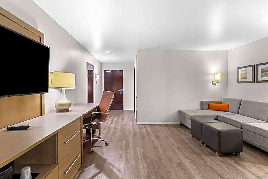 Comfort Suites