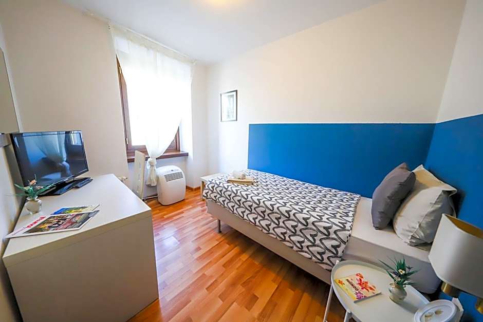 Photo 1 of 11 of Single Room