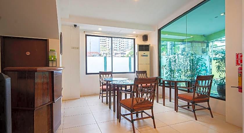 OYO 210 Apple Tree Suites