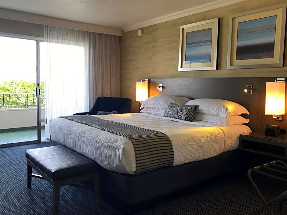 West Beach Inn, a Coast Hotel
