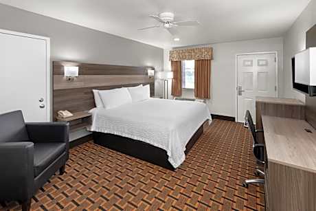 King Room with Bath Tub - Mobility Accessible/Non-Smoking