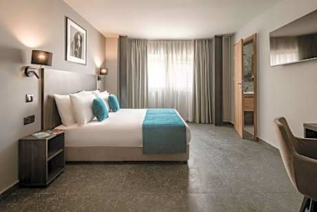 Deluxe Double or Twin Room with City View