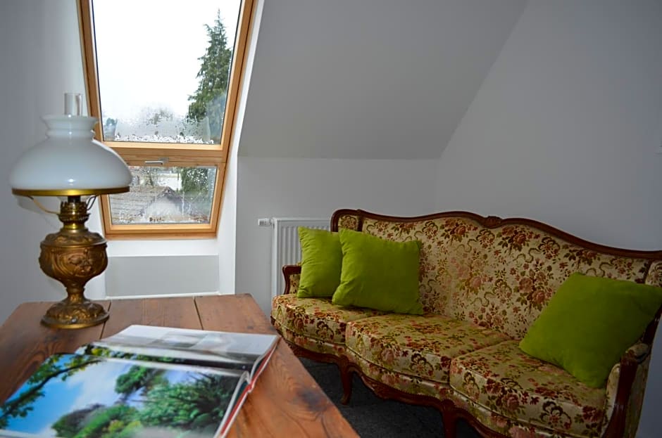 Hotel "Cafe Verkehrt" - Wellcome Motorbiker, Berufsleute und Reisende im Schwarzwald