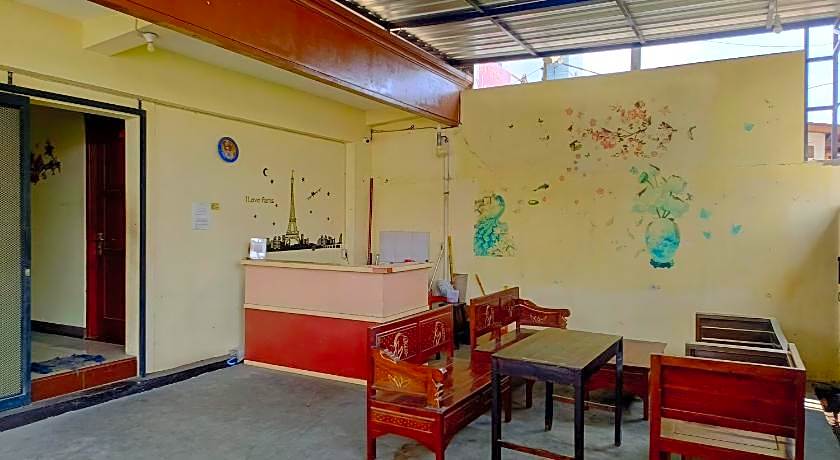 RedDoorz near Tirtonadi Park Solo