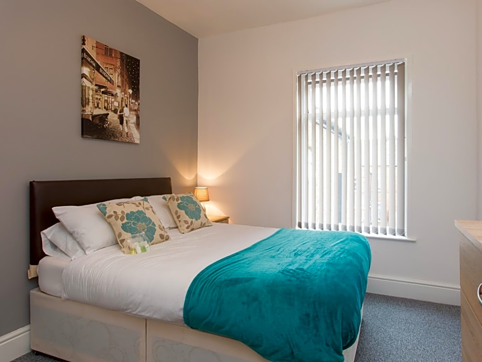 Town House @ Minshull New Road