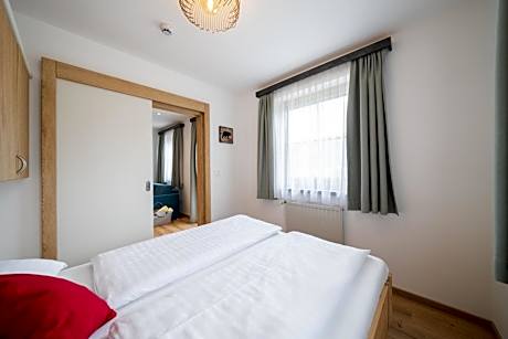 One-Bedroom Apartment with Lake View