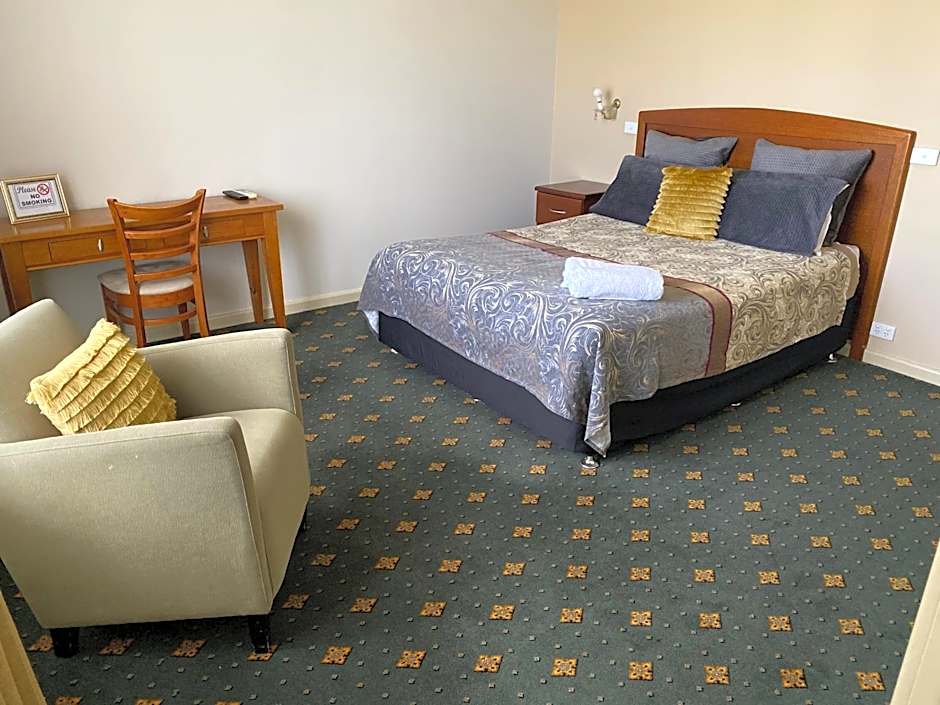 Photo 1 of 1 of 1 Queen Bed Suite