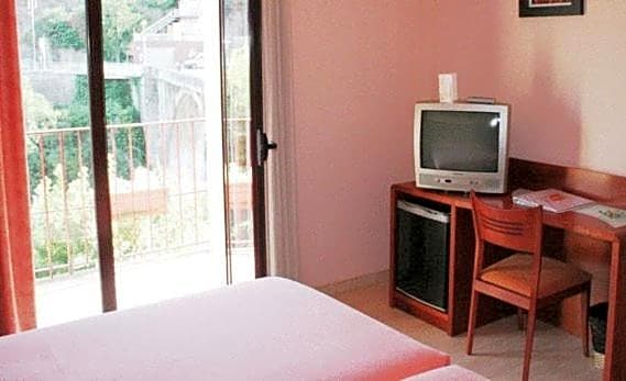 Hotel Sant Quirze De Besora