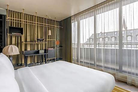 Deluxe Suite, Suite, 1 King, Balcony