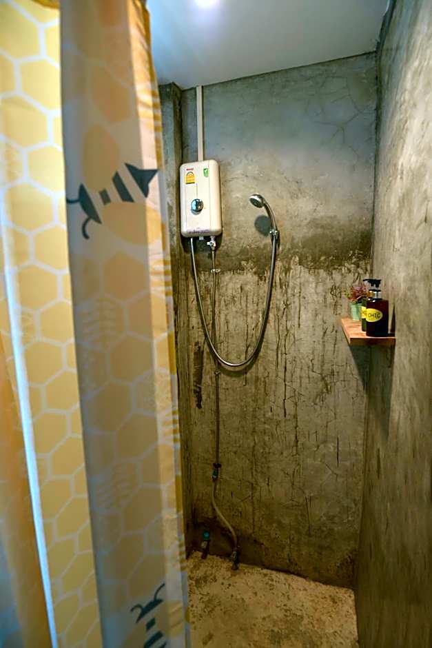 OK CHIC PHUKET HOSTEL