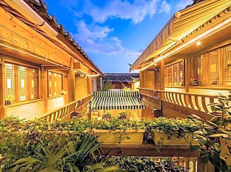 Lijiang He Mu Ju Inn Zhongyi