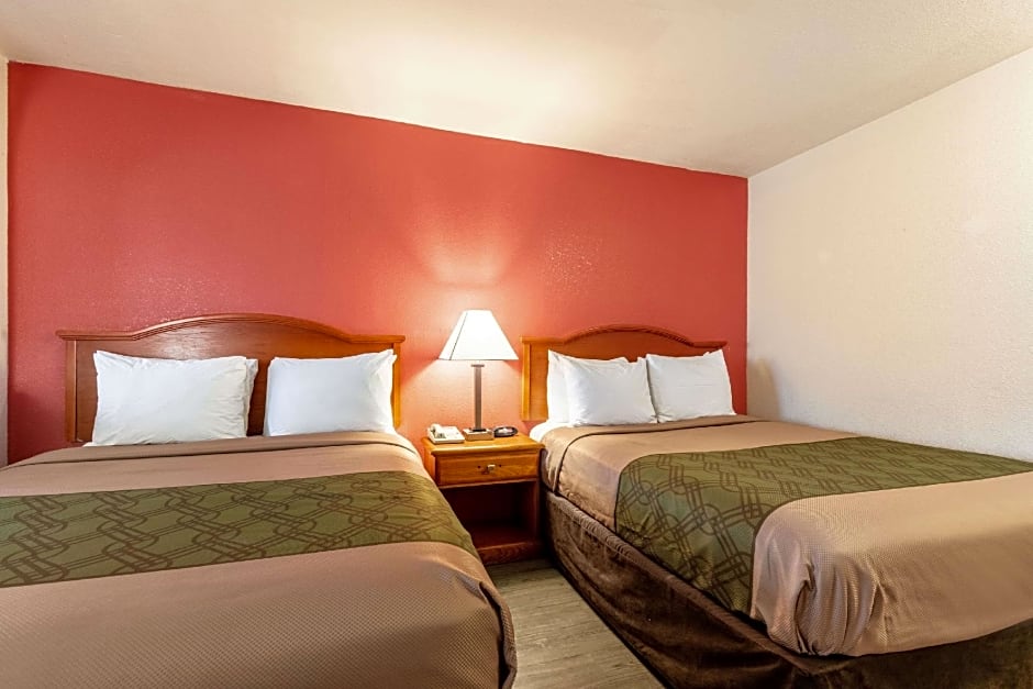 Econo Lodge Inn & Suites Memphis