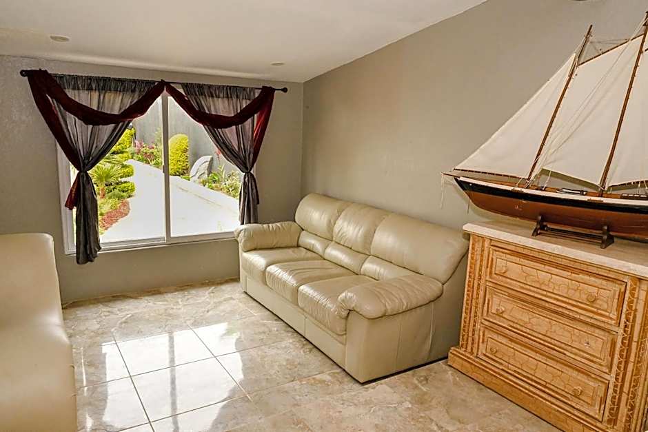 Tritons Place-Half Acre Oceanfront Paradise With Private Pool, Jacuzzi, Fire Pit, Beach Access