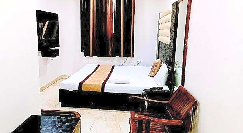 Hotel Crystal Deluxe @New Delhi Railway Station