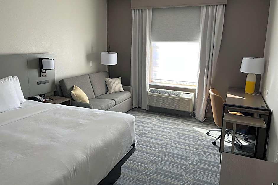Photo 1 of 4 of 1 King Bed, Jacuzzi®