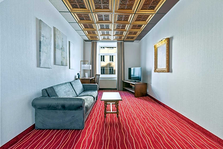 Kings Hotel First Class