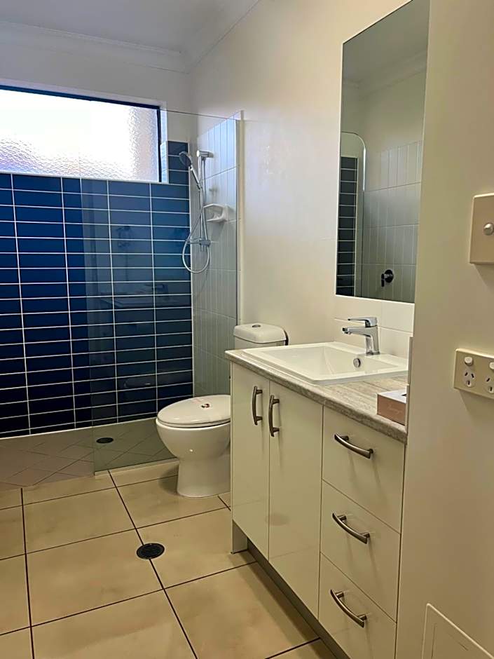 Western Gateway Motel and Apartments