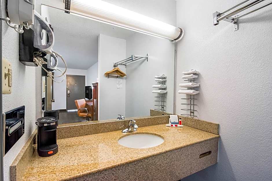 Days Inn by Wyndham Raleigh Glenwood-Crabtree