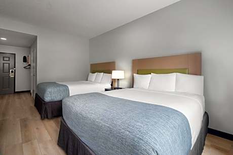 Queen Room with Two Queen Beds and Bath Tub - Mobility Accessible/Non-Smoking