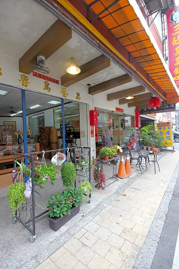 Sun Moon Lake Sunflower House