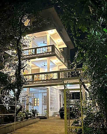 Roots Guesthouse and Homestay 