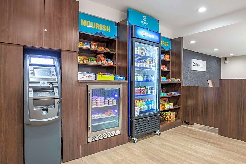 Clarion Pointe East Lansing University Area