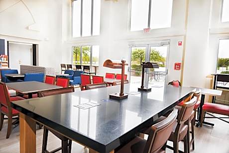 Holiday Inn Express Hotel & Suites Port Clinton-Catawba Island By IHG