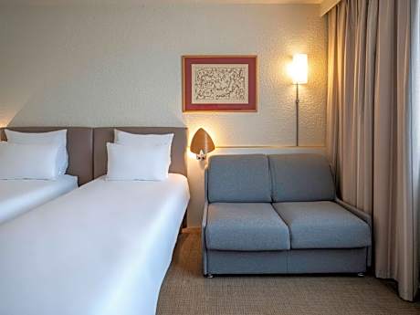 2 Adjacent Rooms