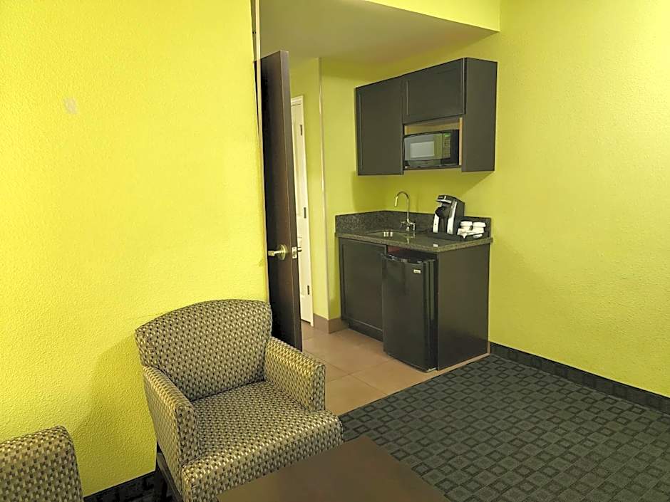 Holiday Inn Garland By IHG