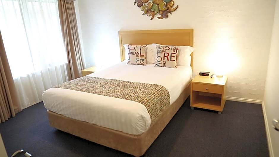 Blazing Stump Motel & Suites