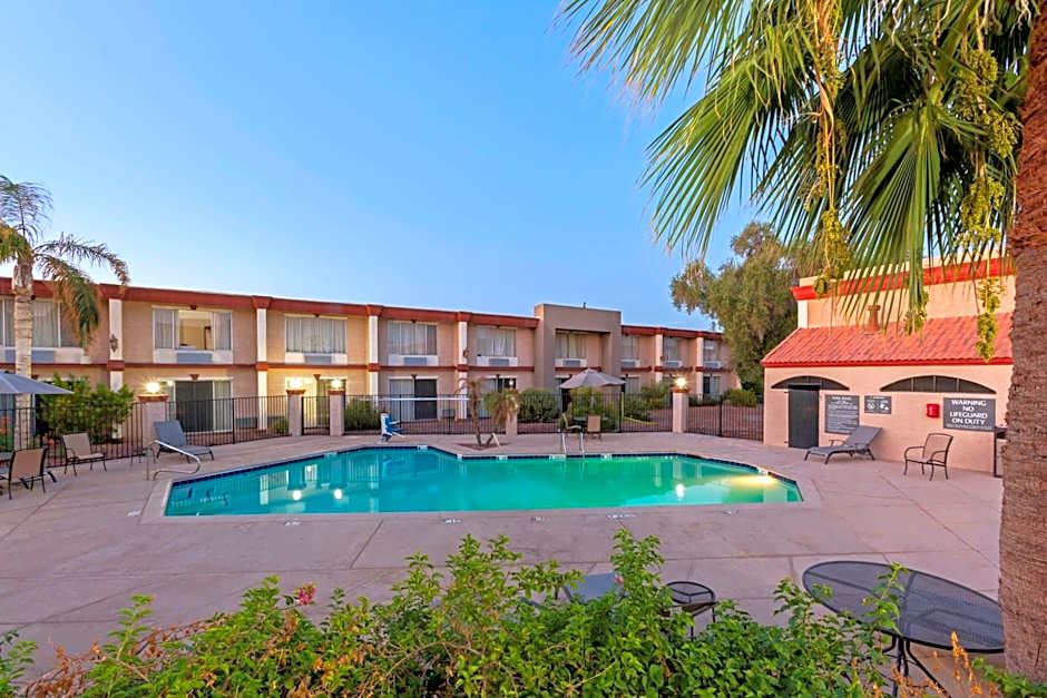 Best Western Plus Phoenix Goodyear Inn
