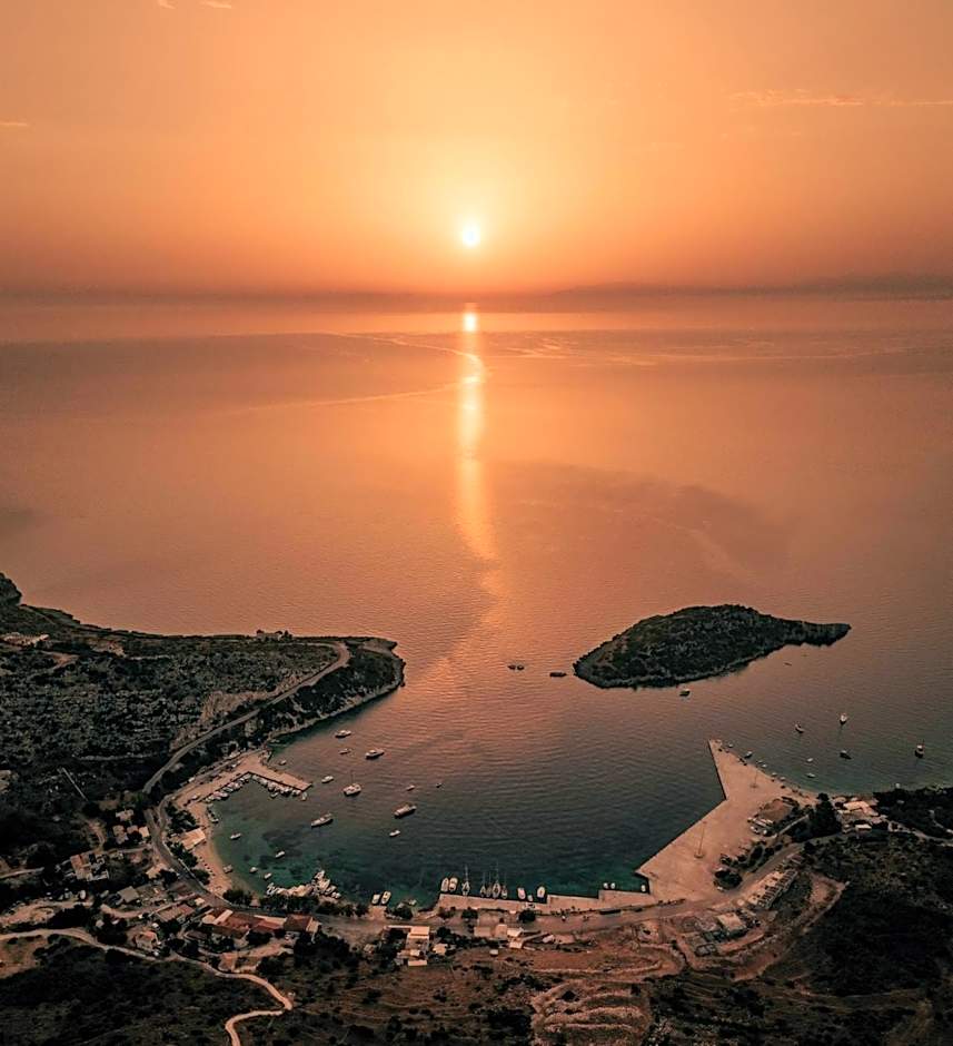 Armyra Villas - Apartments with Sea Views & Shared Pool