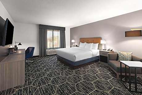 King Room - Hearing Accessible - Roll-in Shower