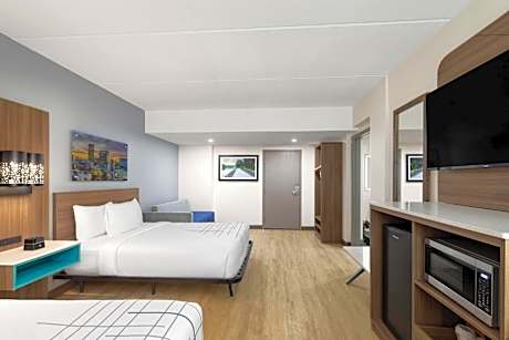 Queen Room with Two Queen Beds and Roll-in Shower - Mobility Accessible/Non-Smoking