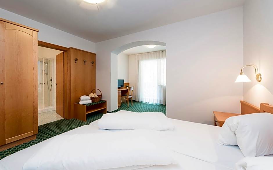 Saldur Small Active Hotel