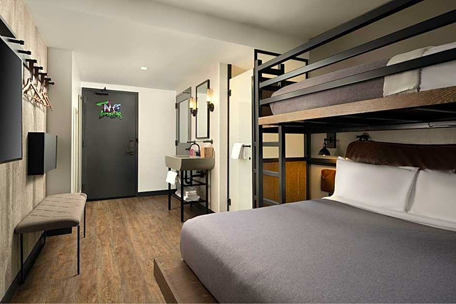 Moxy by Marriott Chicago Downtown