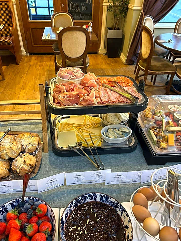 Alcock & Brown Hotel