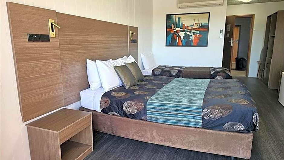 Elkira Court Motel