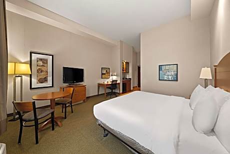 King Room with Roll-In Shower and Kitchenette - Disability Access/Non-Smoking