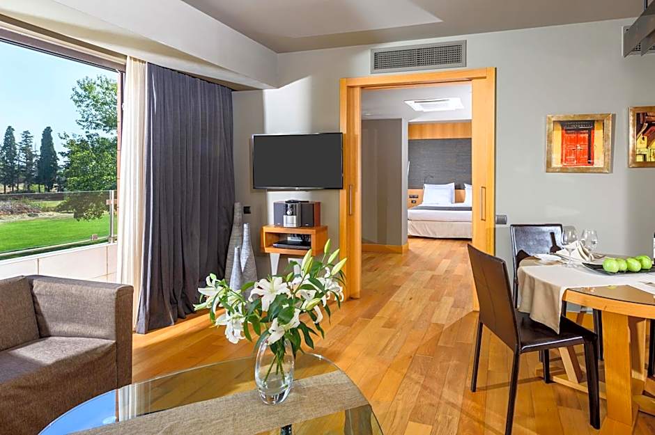 Alexander Beach Hotel & Spa