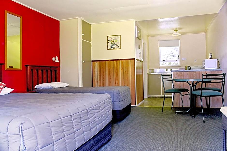 Fairy Springs Motel