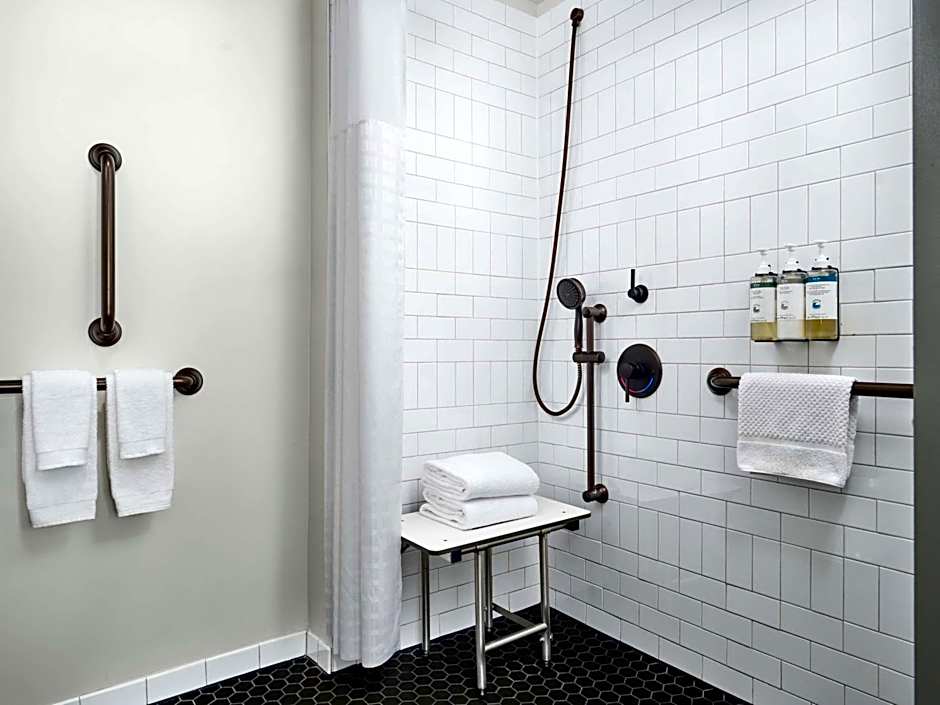 Hotel Phillips Kansas City Curio Collection by Hilton