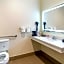 Econo Lodge Inn & Suites