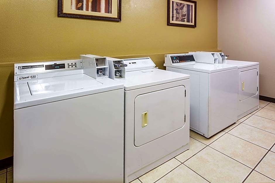 Days Inn & Suites by Wyndham Vancouver