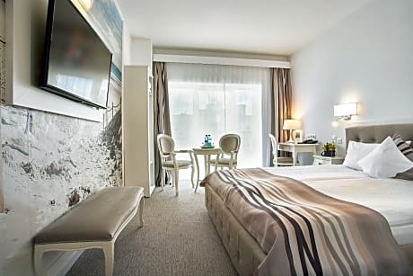Deluxe Double Room with partial Sea View