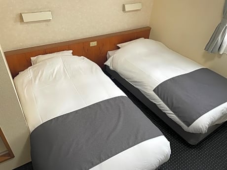 Twin Room with Bathroom - Non Smoking