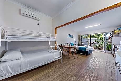 Motel Room - 1 Queen + 1 Trio Bunk (5 person)