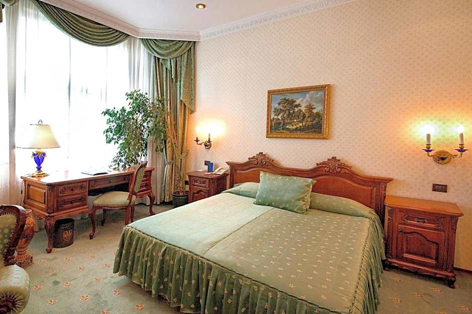 Grand Hotel London