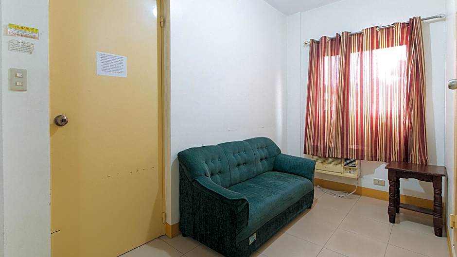 Golden Success Hotel I by RedDoorz